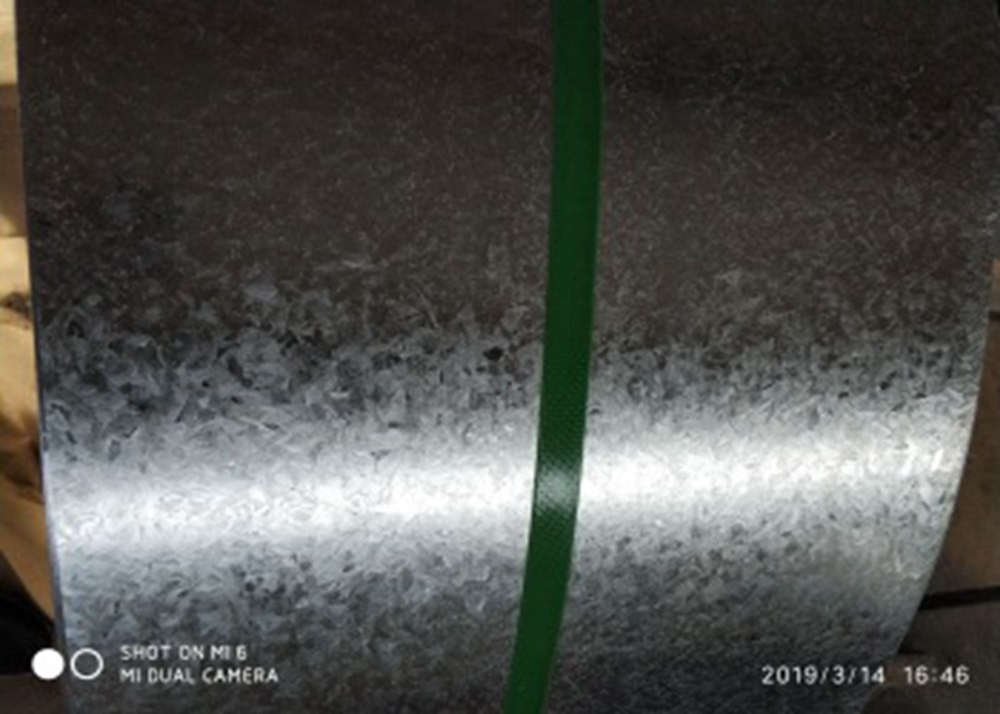 Bobinas de acero galvanizadas sumergidas calientes engrasadas lentejuela normal de JIS