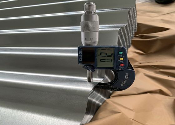 comprar Hoja de techo galvanizado corrugado de SGCH con ancho efectivo de 650 mm y revestimiento de zinc de 60 ‰ 275 g / m2 online manufacture