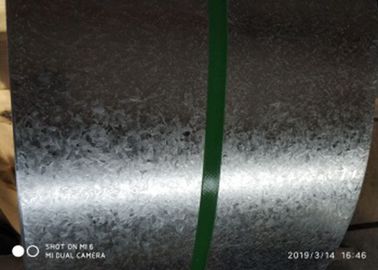 comprar Bobinas de acero galvanizadas sumergidas calientes engrasadas lentejuela normal de JIS online manufacture