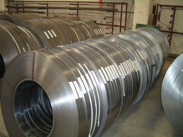 JIS G 3141 SPCC/SPCD/SPCE laminó la tira de acero con el borde del molino y el borde cortado
