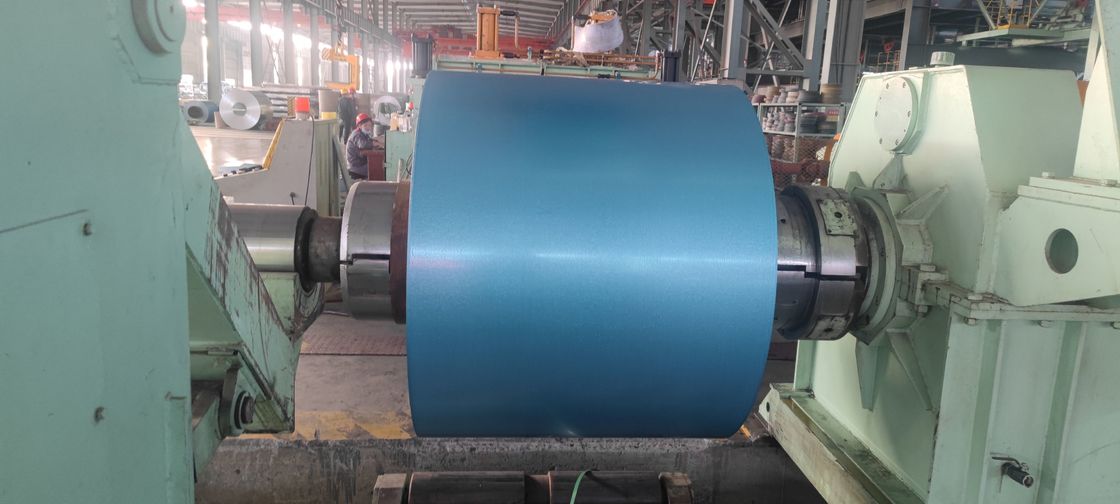 Bobina de acero prepintado de color de 1250 mm con recubrimiento de PE / SMP / HDP / PVDF y pintura superior de 10-25 µm para aplicaciones de techos y paneles