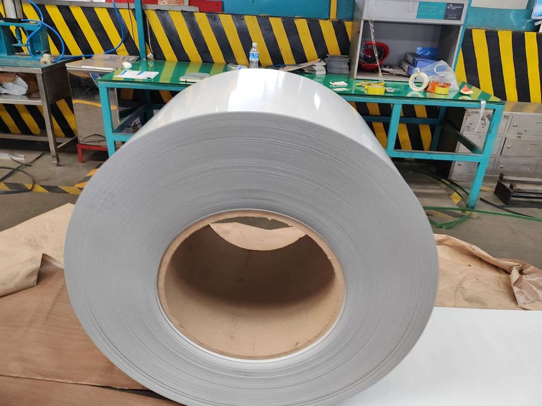 bobina de acero de color prepintada en PE con tratamiento de superficie con ácido crómico e ID de bobina de 508/610 mm para paneles de techo y pared