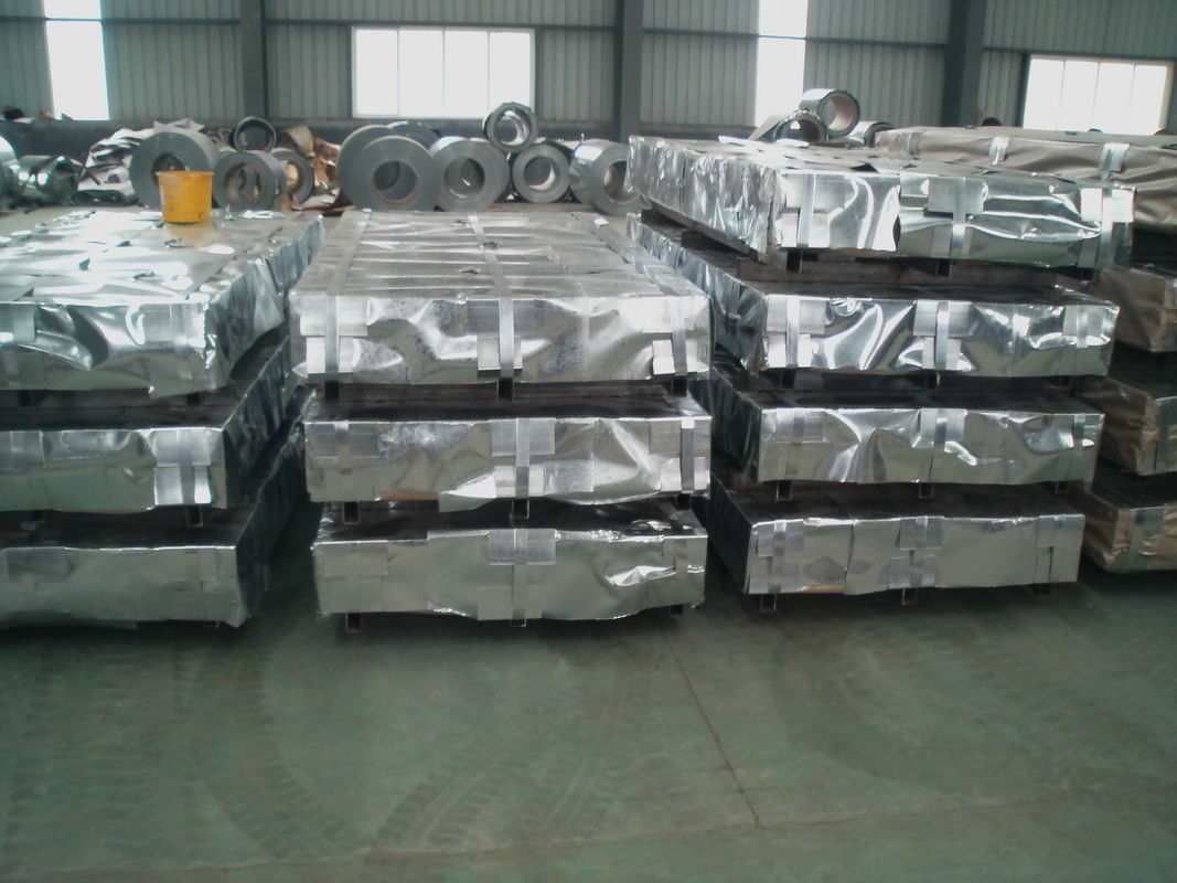 JIS SGCC / SGCH / G550 Hoja de techo galvanizado corrugado para techos y revestimientos de paredes de construcción