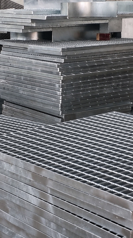 40×5mm Rejilla de acero galvanizado en caliente de alta resistencia para plataforma de acceso industrial de alta resistencia