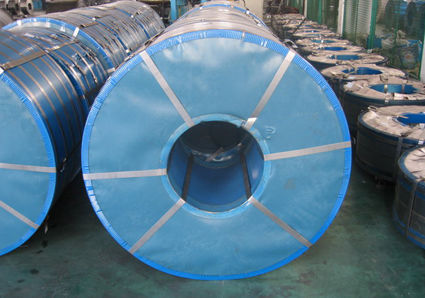 Superficie de espangles bobina de acero galvanizado en caliente con ancho de 750 mm y recubrimiento de zinc de 60 g / m2 para aplicaciones de construcción