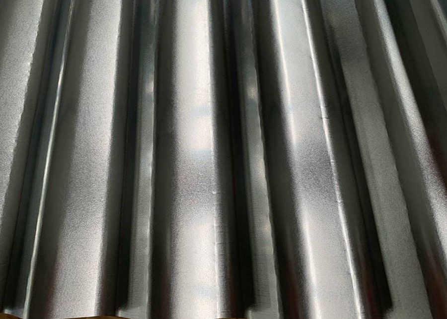 Panel de techo corrugado galvanizado SGCH de 0,14 mm de dureza total con ancho efectivo de 1050 mm y recubrimiento de zinc de 30-275 g/m²