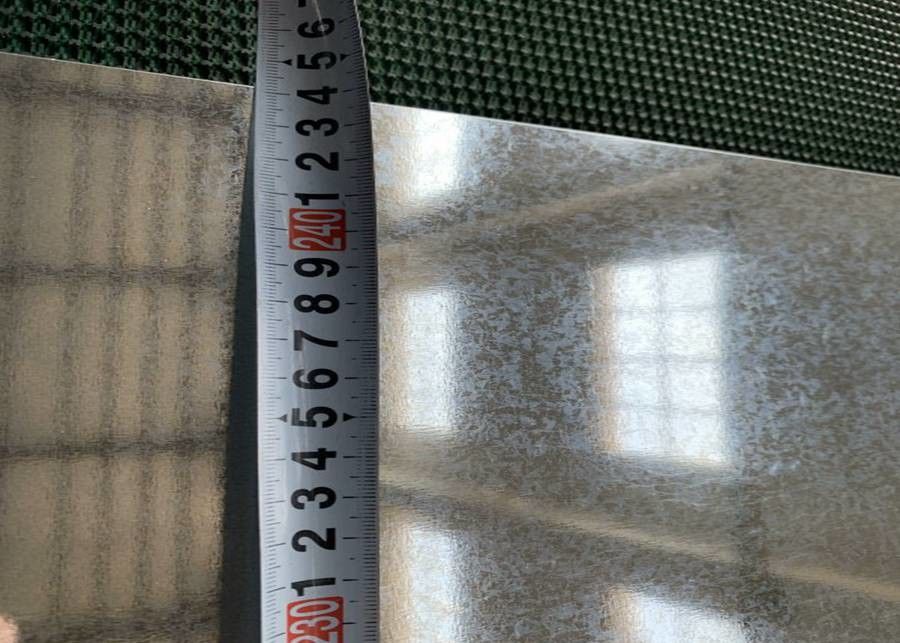 0JIS G3302 SGCC Hoja de acero galvanizado de sumersión en caliente Z40Z275 para aplicaciones de tubería y construcción
