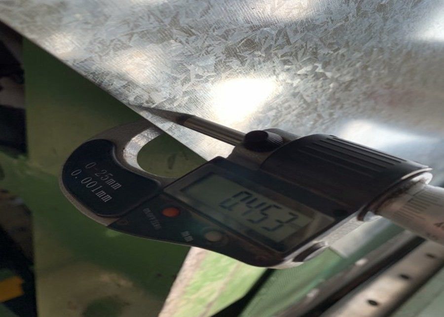 0JIS G3302 SGCC Hoja de acero galvanizado de sumersión en caliente Z40Z275 para aplicaciones de tubería y construcción
