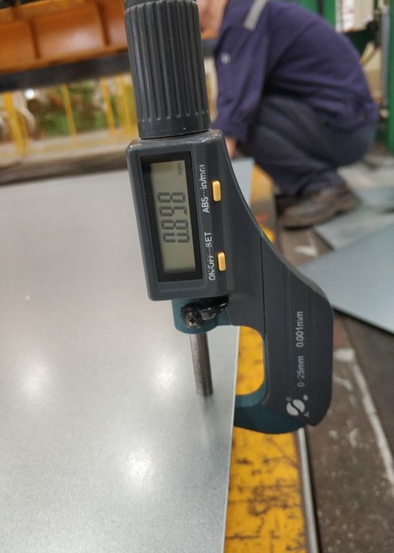 Lámina de acero galvanizado en caliente de 0.15 mm de espesor SGCC DX51D, ancho de 1000-1500 mm para aplicaciones en electrodomésticos y metalurgia