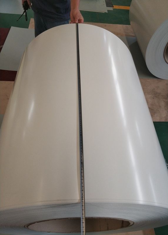 JIS G3312 PPGI bobina de acero de color prepintada con ancho de 1000 mm y recubrimiento superior de 10 ‰ 20 μm para paneles de techado y construcción