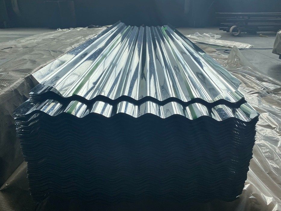Hoja de techo galvanizado corrugado de SGCH con ancho efectivo de 650 mm y revestimiento de zinc de 60 ‰ 275 g / m2